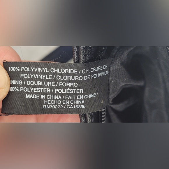 Liz Claiborne Shoulder Bag - Black - Stylish and Functional -EUC with Small Flaw - Picture 9 of 15